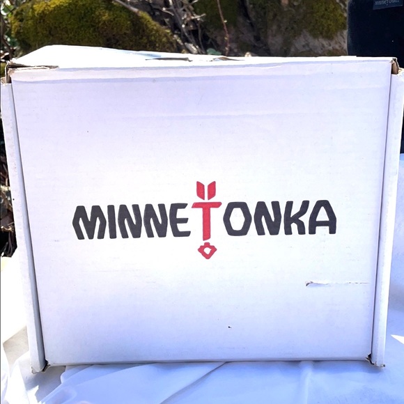 New without tags, Minnetonka Plymouth Short Boot. In original box. - Picture 6 of 8